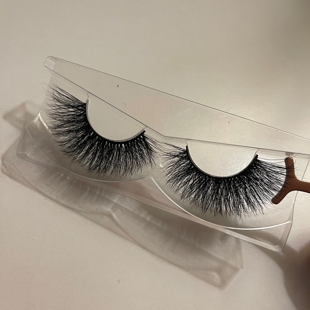 Mink Lashes - Picture 6 of 6